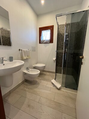 Classic-studiolejlighed - 1 dobbeltseng - balkon | Badeværelse | Bruser, hårtørrer, håndklæder, Sæbe