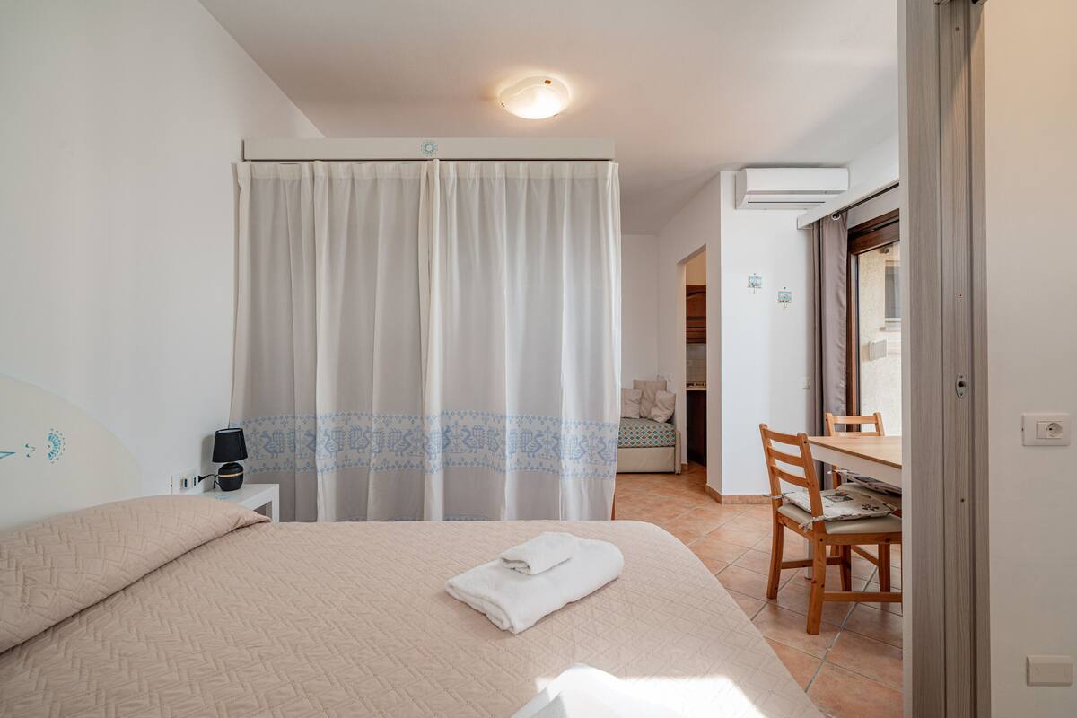 Classic Studio, 1 Double Bed with Sofa bed, Balcony | Blackout drapes, iron/ironing board, WiFi (free)