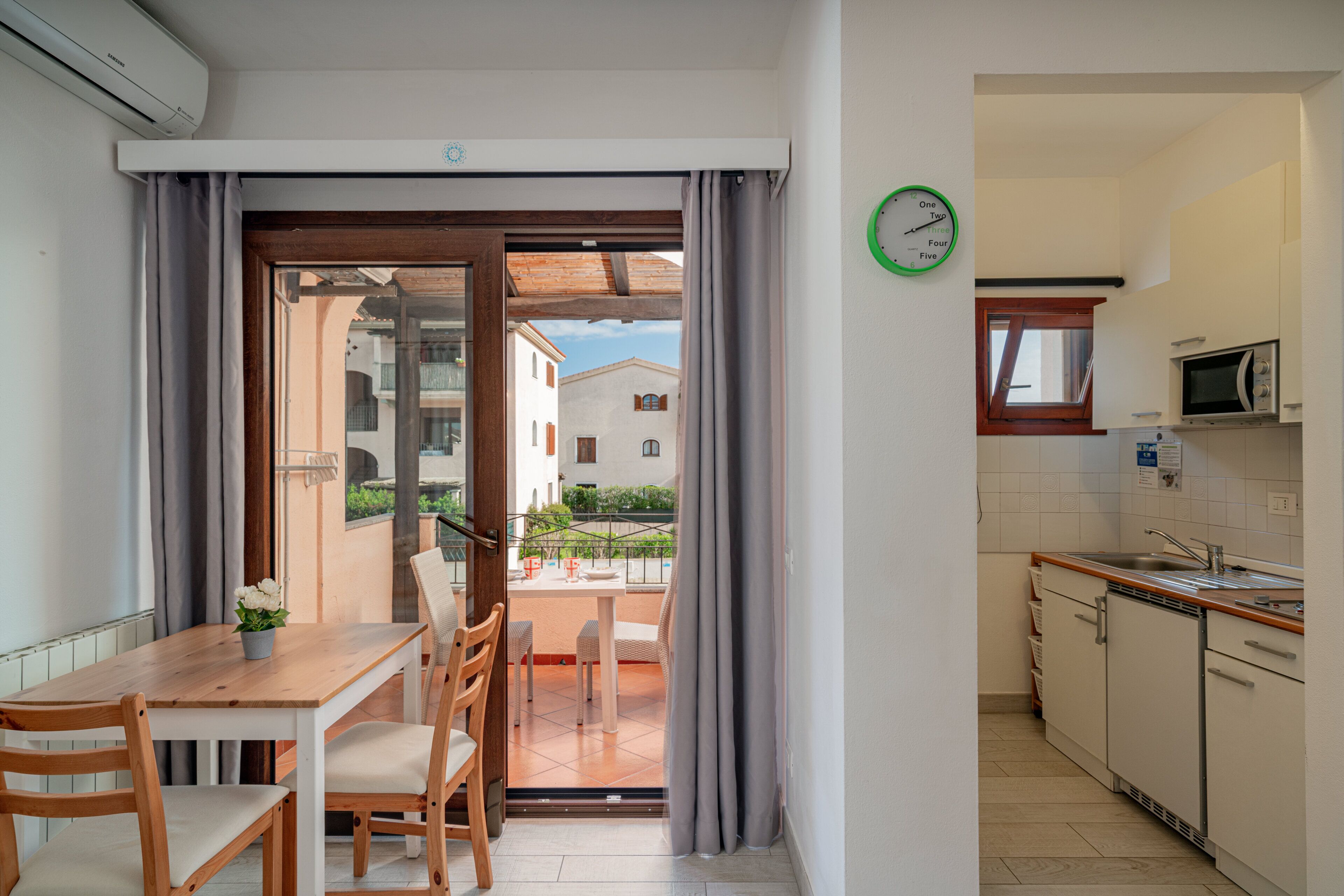 Monolocale Classic, 1 letto matrimoniale, balcone | Area soggiorno | TV a schermo piatto
