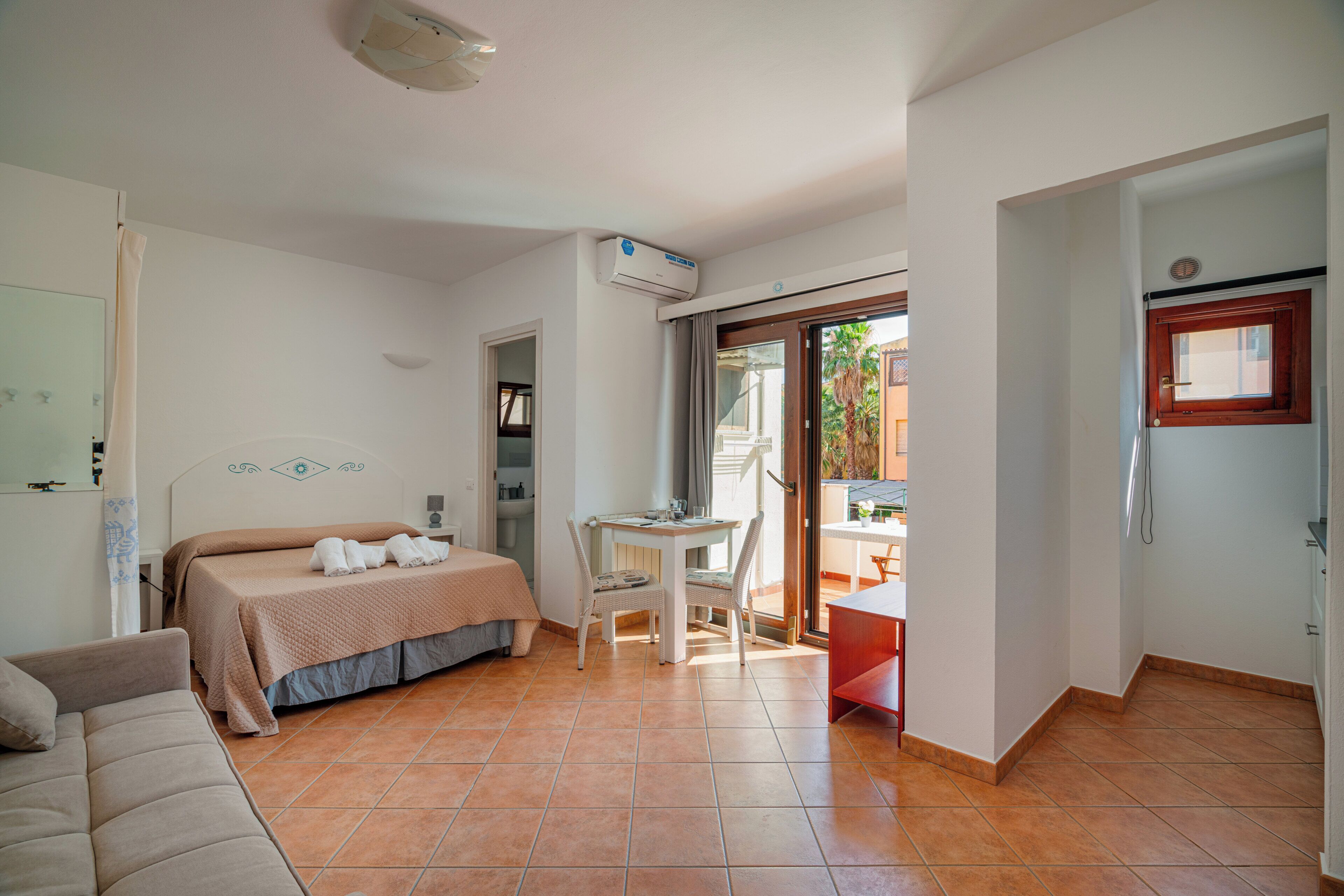 Classic-Studio, 1 Doppelbett und Schlafsofa, Balkon | Verdunkelungsvorhänge, Bügeleisen/Bügelbrett, kostenloses WLAN
