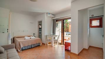 Classic-Studio, 1 Doppelbett und Schlafsofa, Balkon | Verdunkelungsvorhänge, Bügeleisen/Bügelbrett, kostenloses WLAN