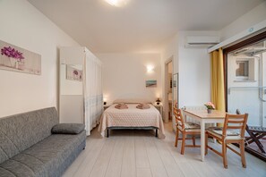 Classic Studio, 1 Double Bed with Sofa bed, Balcony | Blackout drapes, iron/ironing board, WiFi (free) - Studio's Pavese (Olbia)