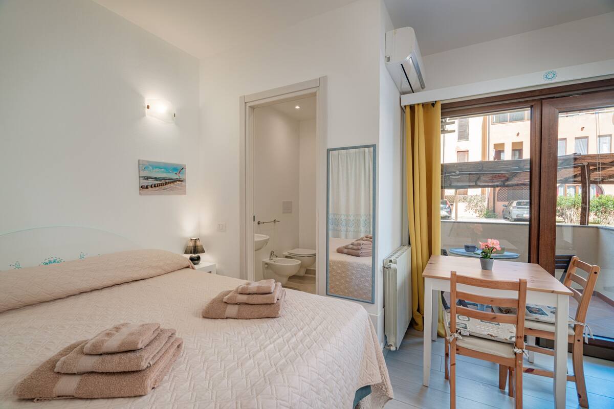 Classic Studio, 1 Double Bed with Sofa bed, Balcony | Blackout drapes, iron/ironing board, WiFi (free)