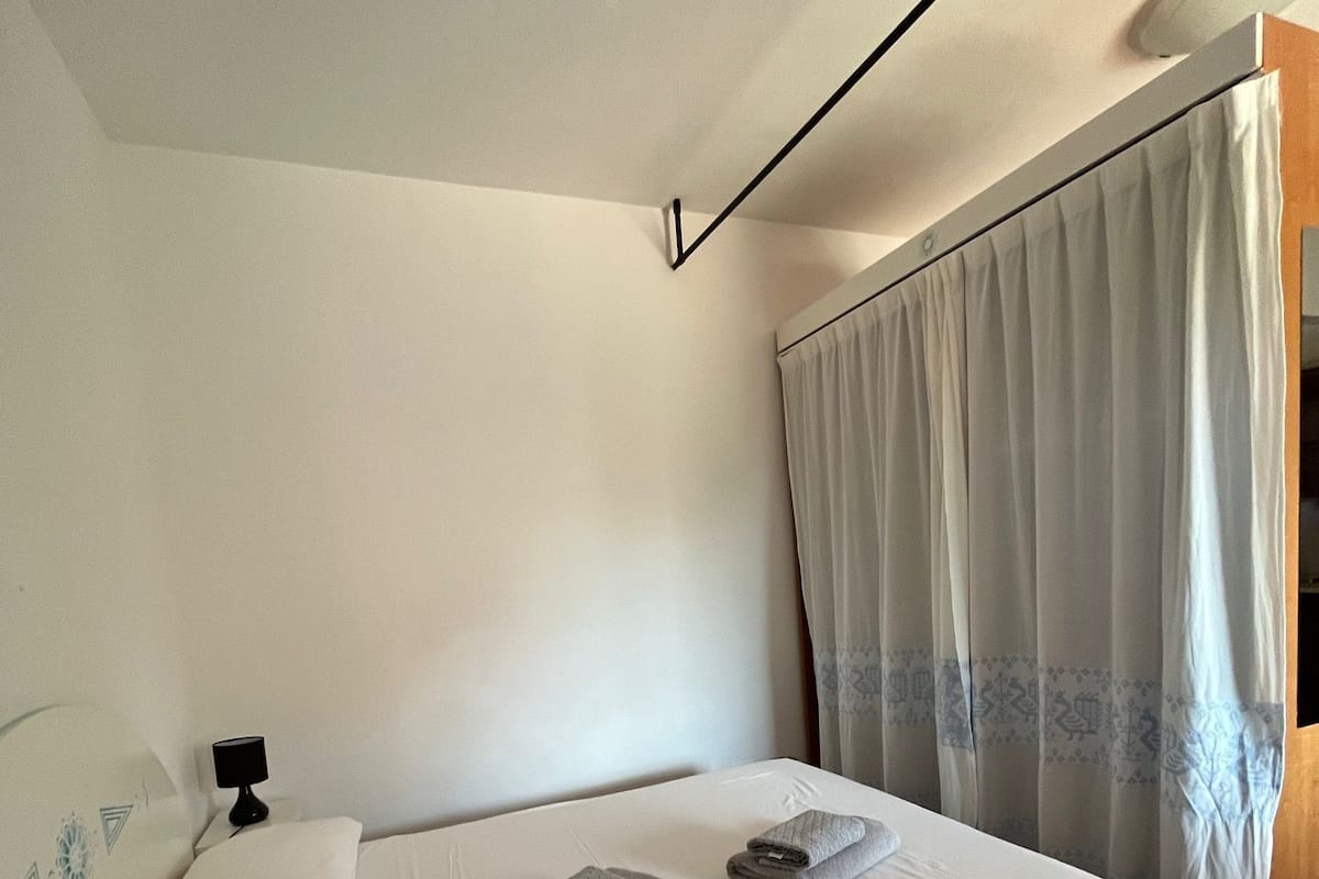Monolocale Classic, 1 letto matrimoniale con divano letto, balcone | Tende oscuranti, ferro/asse da stiro, Wi-Fi gratuito