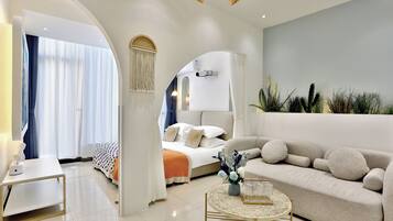 Family Twin Room | Down duvets, individually decorated, desk, laptop workspace