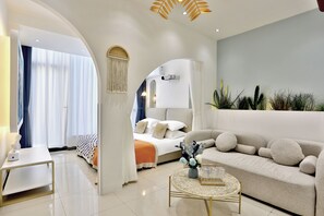 Kamar Twin Keluarga | Selimut bulu angsa, meja kerja, dan ruang kerja ramah laptop