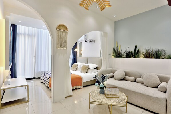 Tomannsrom – familie | Dundyner, individuelt dekorert, skrivebord og skrivebord for bærbar PC