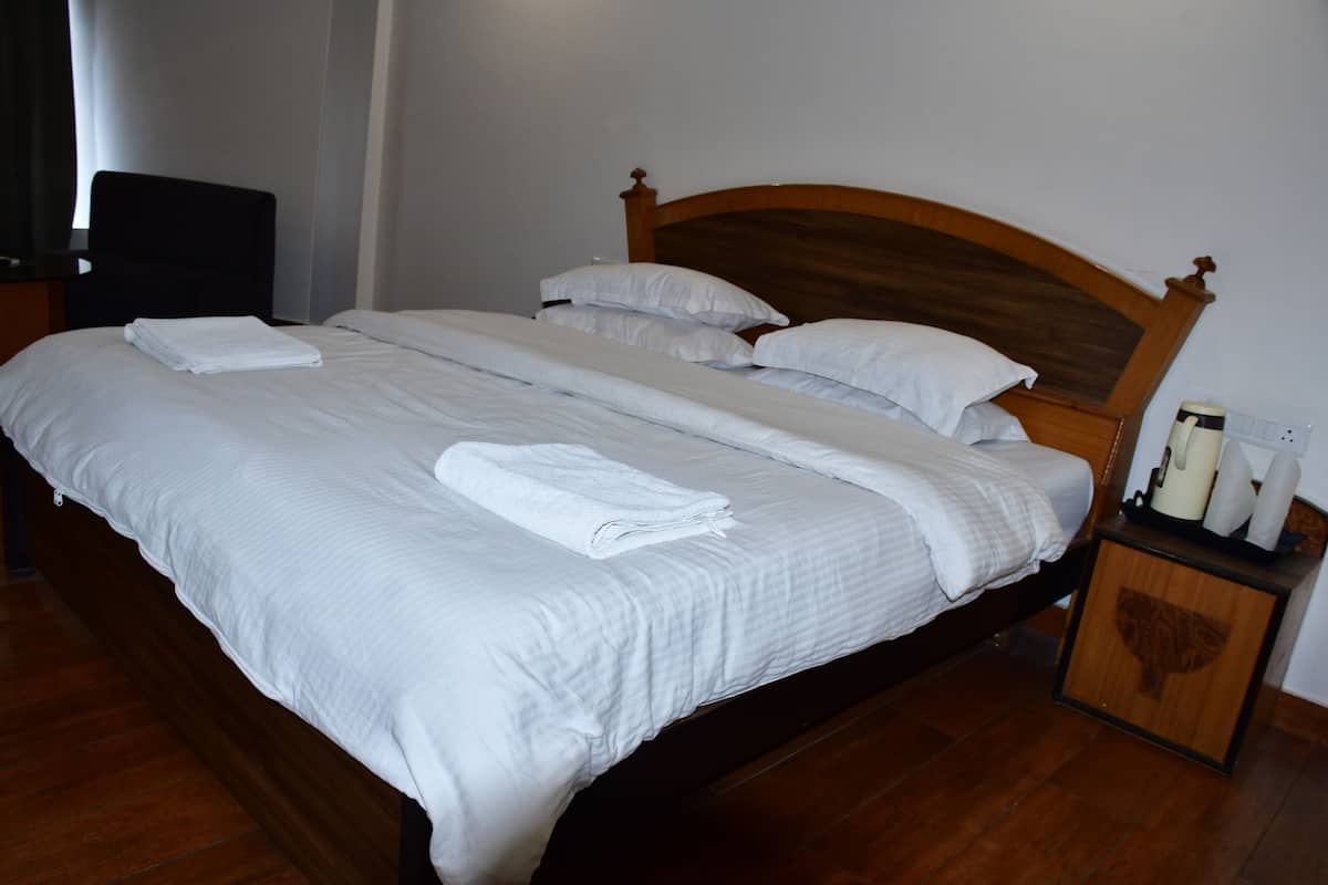 Habitación de lujo con 1 cama matrimonial o 2 individuales, balcón, vista a la montaña | Wifi gratis
