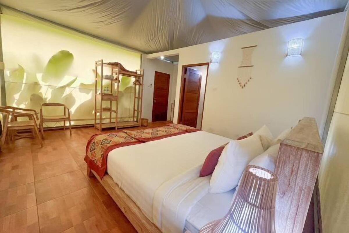 Camas extras/dobráveis (sobretaxa), Wi-Fi de cortesia, roupa de cama