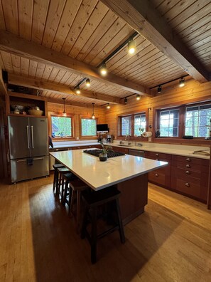 Microwave, oven, stovetop, dishwasher - Riverside Cabin in Cle Elum.  Pet Friendly! (Cle Elum)