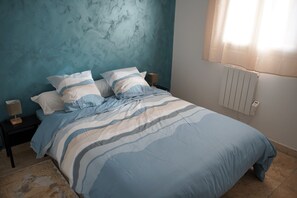 2 bedrooms, iron/ironing board, WiFi, bed sheets