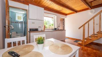 Fridge, stovetop, electric kettle, highchair