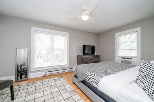Three Oaks Multi Unit (2 Night Summer Min)