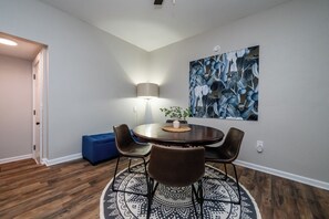 Dining - Three Oaks Unit Steps To Downtown! 2 Night Summer Min! (Three Oaks)