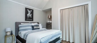 Three Oaks Unit Steps To Downtown! 2 Night Summer Min!