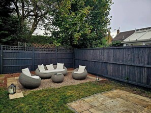 Property grounds - The Sweetbriar Cottage3 Bedroom House in Leeds (Leeds)
