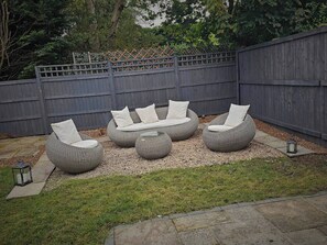 Property grounds - The Sweetbriar Cottage3 Bedroom House in Leeds (Leeds)