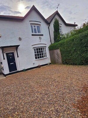 Exterior detail - The Sweetbriar Cottage3 Bedroom House in Leeds (Leeds)
