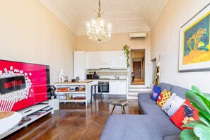 Smart TV - Canalchiaro Suite, 6 guests (Modena)