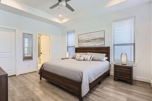 3 bedrooms, desk, iron/ironing board, free WiFi