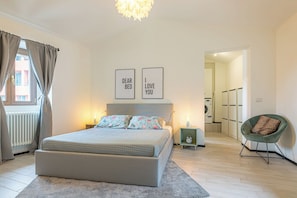 2 bedrooms, iron/ironing board, free WiFi, bed sheets - Modern and welcoming apartment on Lake Como (Como)