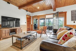 TV, fireplace, stereo