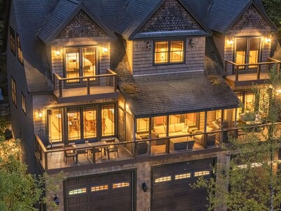 Boats, Firepit & Game Room Fun