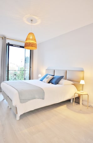 Iron/ironing board, free WiFi, bed sheets