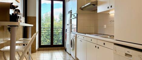 Réfrigérateur, micro-ondes, four, lave-vaisselle