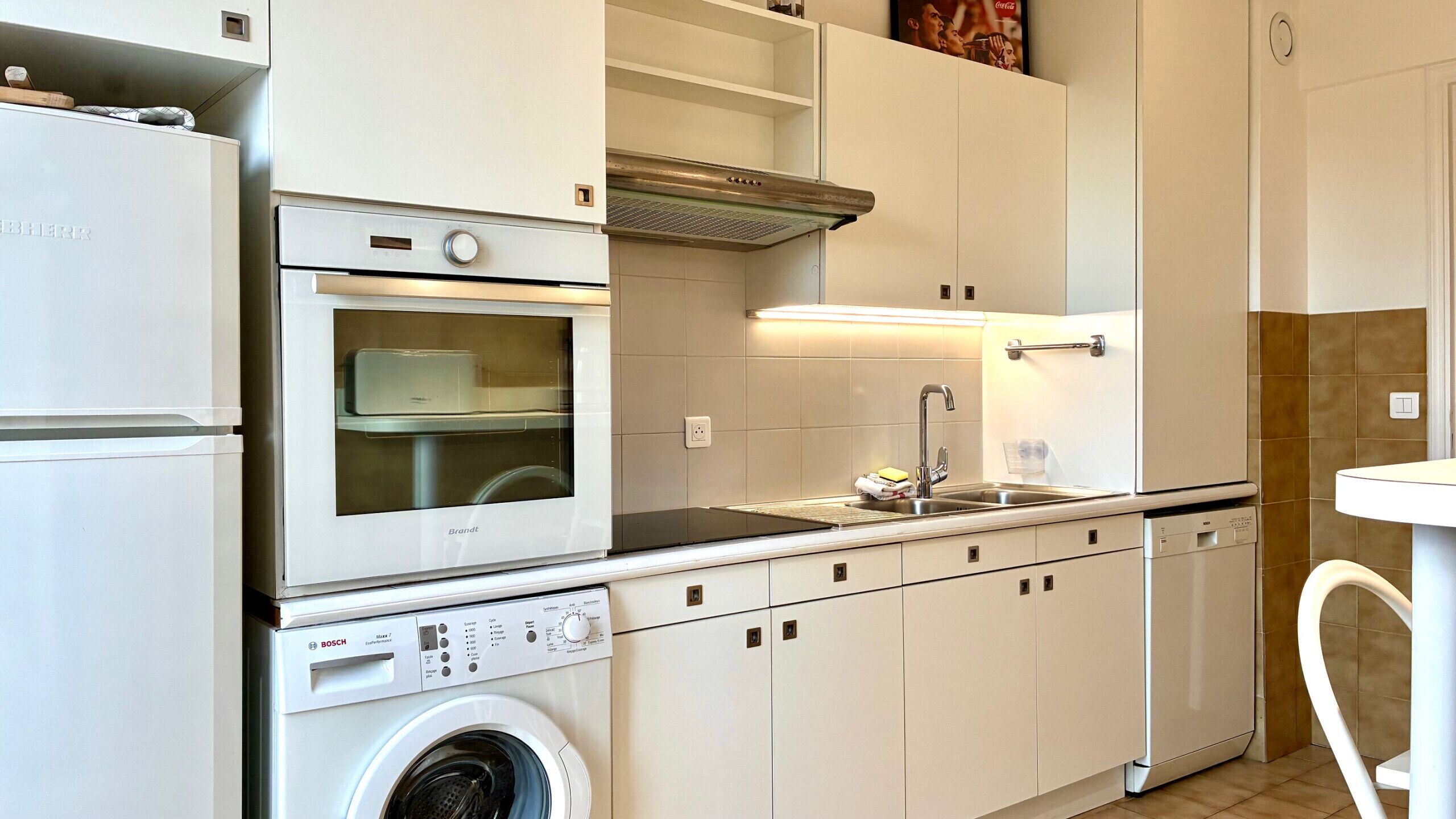 Kühlschrank, Mikrowelle, Ofen, Geschirrspüler