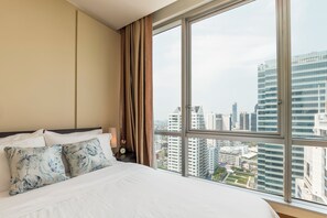 2 bedrooms, in-room safe, desk, iron/ironing board - SERVICED 2 BED SCENIC SKYVILLA (Krung Thep Maha Nakhon)