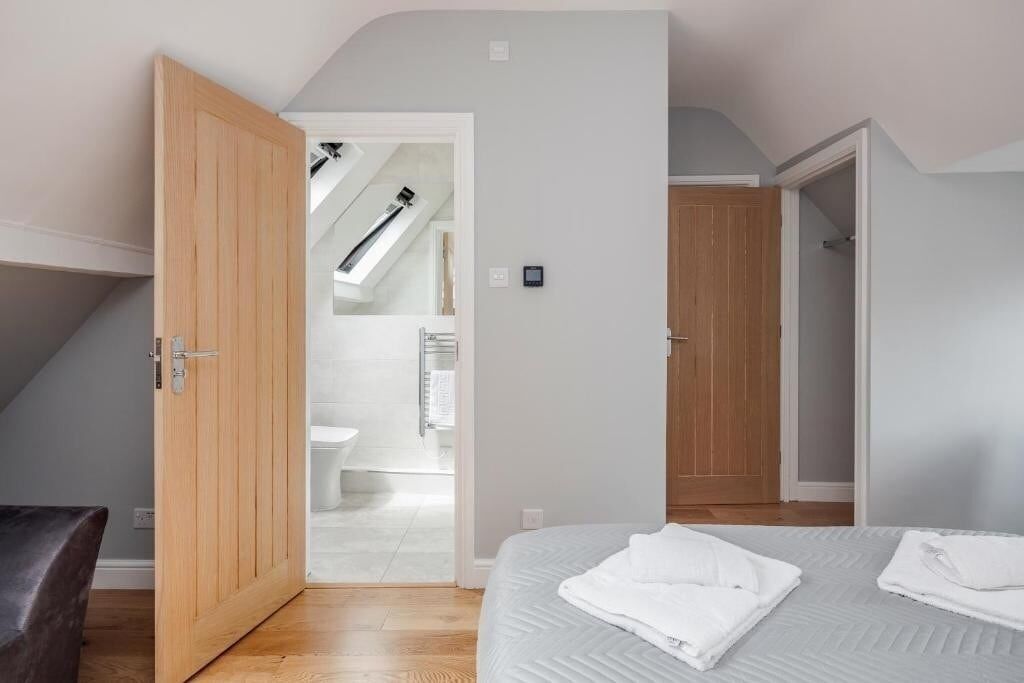 1 bedroom, iron/ironing board, internet, bed sheets