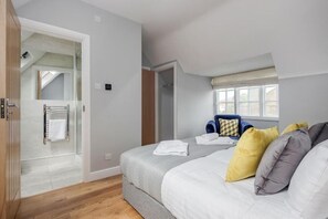 1 dormitorio, tabla de planchar con plancha, Internet y ropa de cama