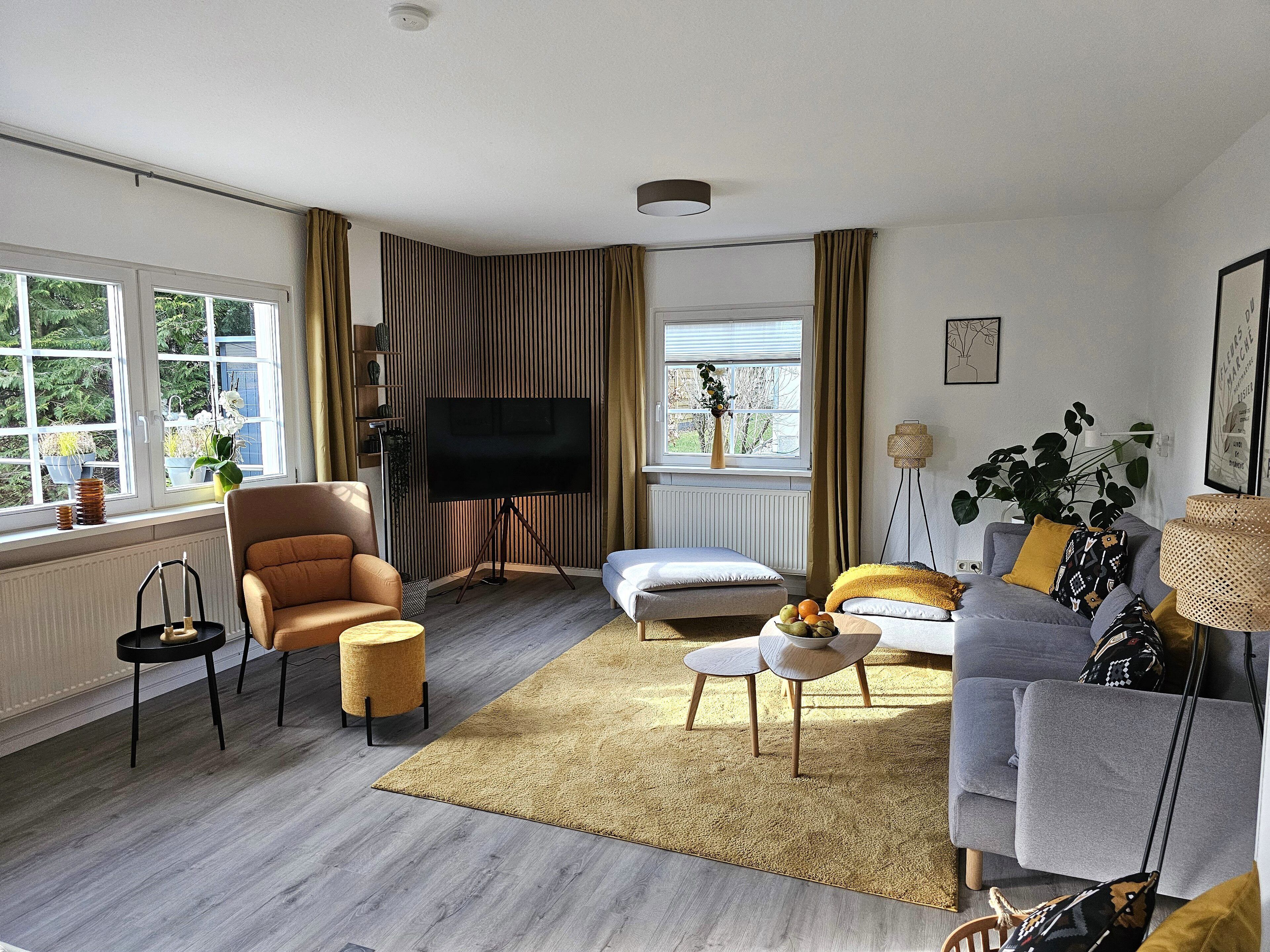 Smart-TV, Bücher, Stereoanlage