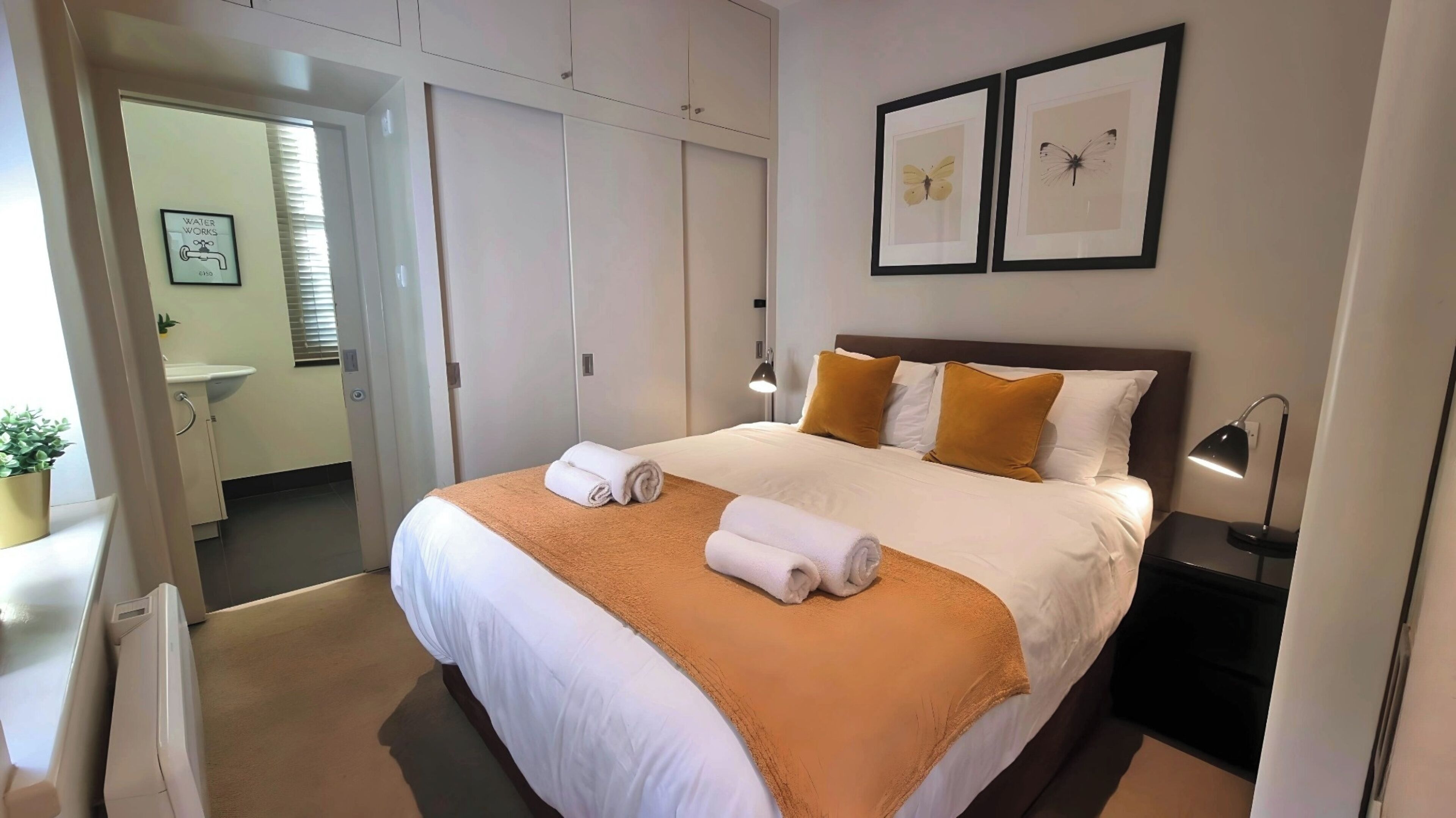 1 slaapkamer, een strijkplank/strijkijzer, wifi