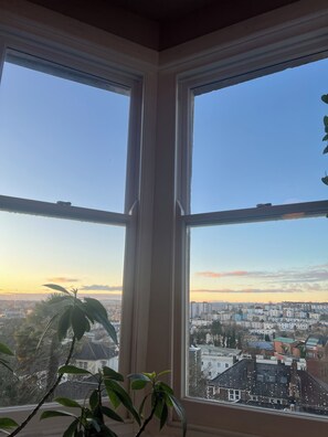 Interior - Bohemian, Victorian Maisonette with stunning city views and high ceilings! (Saint Andrew's)