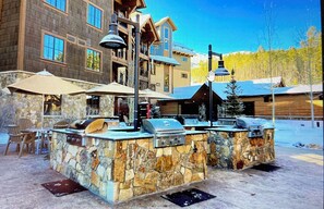 Outdoor dining - Ski in/Ski out on Peak 7 (Breckenridge)