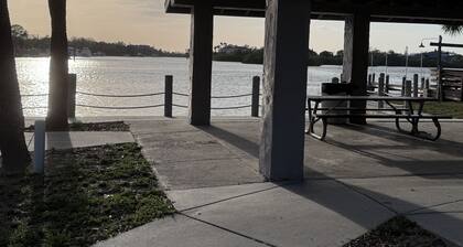 "The Salty Lime" Walk to Restaurant/bars, park.