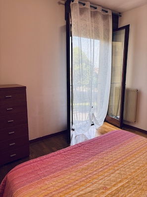1 bedroom, travel crib, free WiFi, bed sheets