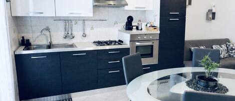 Réfrigérateur, four, plaque de cuisson, lave-vaisselle