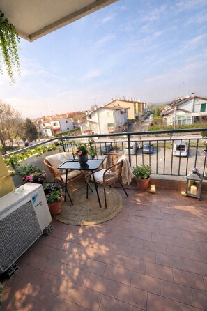 Outdoor dining - Venice Home perfect for Venice Airport free parking (Veneto)