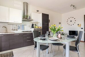 Fridge, oven, stovetop, dishwasher - Venice Home perfect for Venice Airport free parking (Veneto)