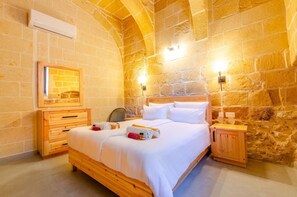 5 chambres, fer et planche à repasser, Wi-Fi gratuit, draps fournis