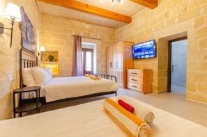 5 slaapkamers, een strijkplank/strijkijzer, gratis wifi, beddengoed