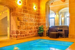 Inomhuspool och uppvärmd pool