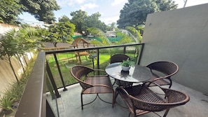 Apartment | Outdoor dining