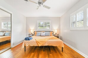4 bedrooms, desk, iron/ironing board, WiFi