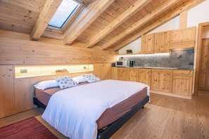 Superior Studio | Living area | 32-inch Smart TV with satellite channels - Chalet Primula (Valfurva)