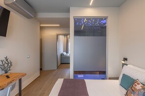 Panoramic-Suite, Meerblick | Zimmersafe, Schreibtisch, laptopgeeigneter Arbeitsplatz