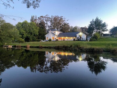 Master Bedroom @ Te Rangi Lodge 5 mins of SH3. Evening Meals available. Pets OK.